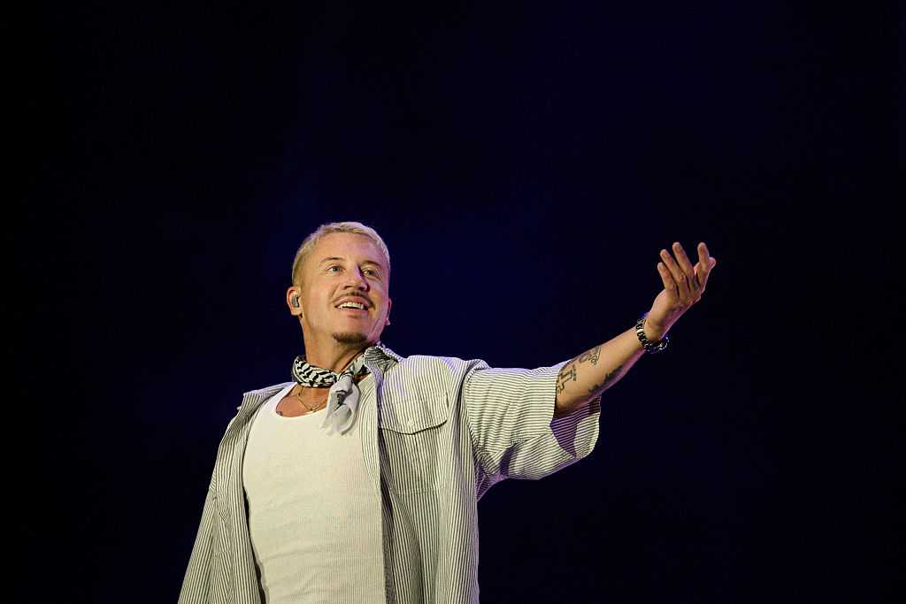 VIDEO: Macklemore returns to stage for first time since Ed Sheeran tour removal  — WESH 2 Orlando