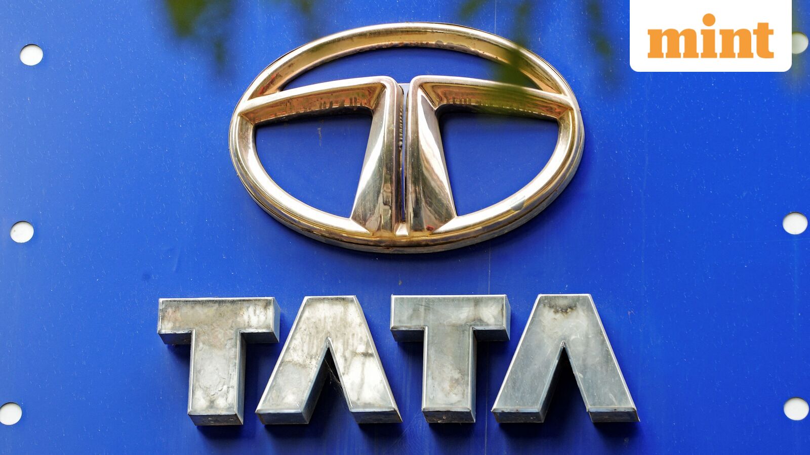 Tata Motors returns to profit with ₹1,254 crore in Q2 earnings as CV sales rise 42% — Mint India, Mumbai Business news