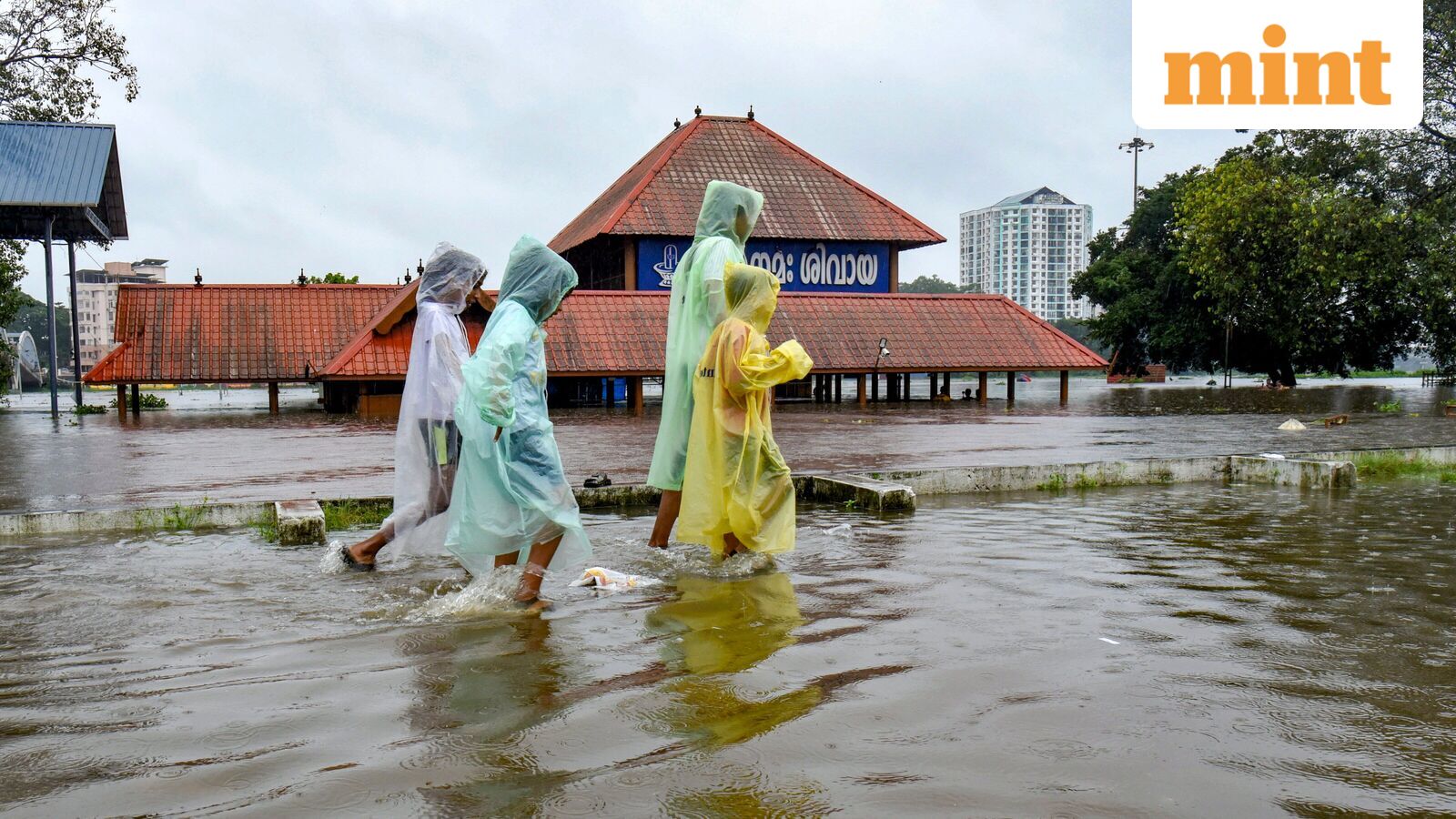 IMD alert for today: Cyclone brewing in Bay of Bengal; heavy rain forecasted for Tamil Nadu, Karnataka — Mint India